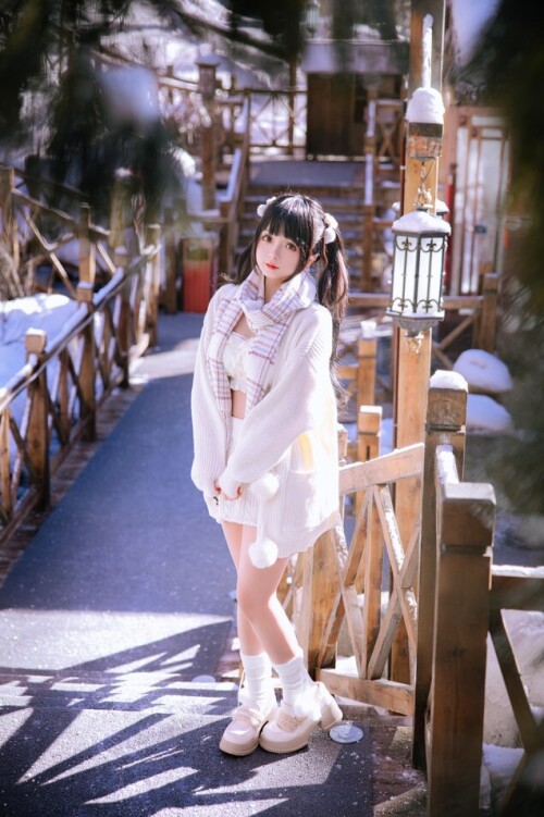 日奈娇 - 雪地少女 预览展示图 4