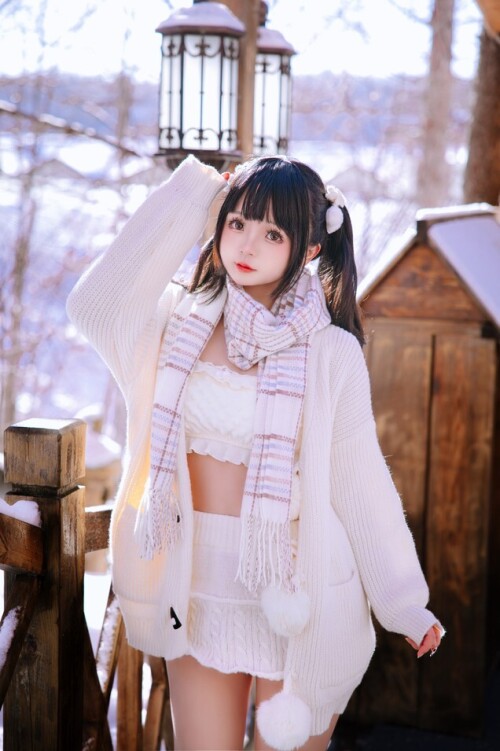 日奈娇 - 雪地少女 预览展示图 1