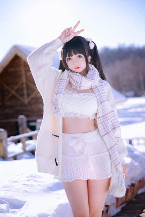 日奈娇 - 雪地少女 预览展示图 3