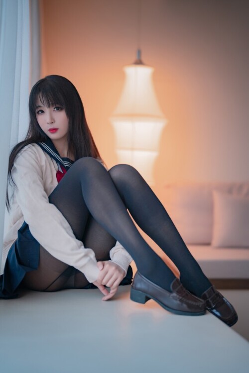 轩萧学姐 - 厚裤袜JK 预览展示图 1