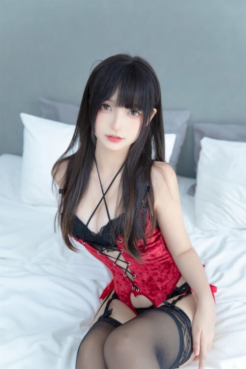 神楽坂真冬 - 红丝绒 预览展示图 2