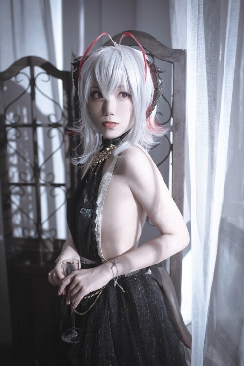 切切celia - 明日方舟 W 礼服 预览展示图 4