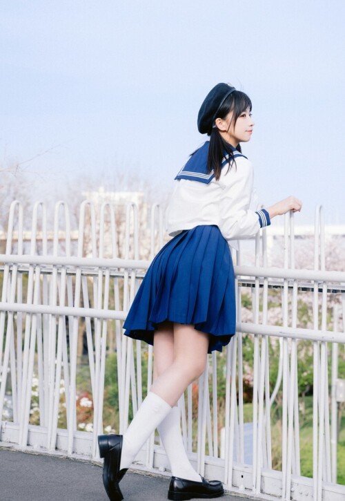 贤儿sherry - 水手服 预览展示图 2