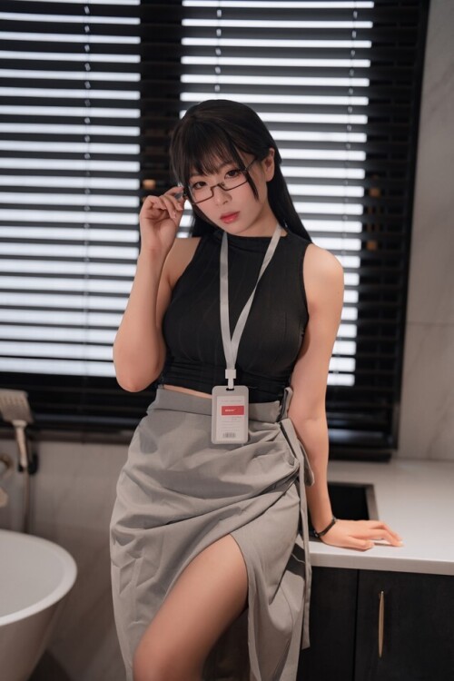 轩萧学姐 - 眼镜娘OL 预览展示图 2