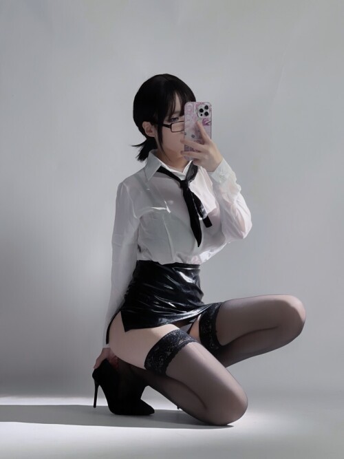 幼愛youmeko – 黑丝眼镜OL [28P-280MB]