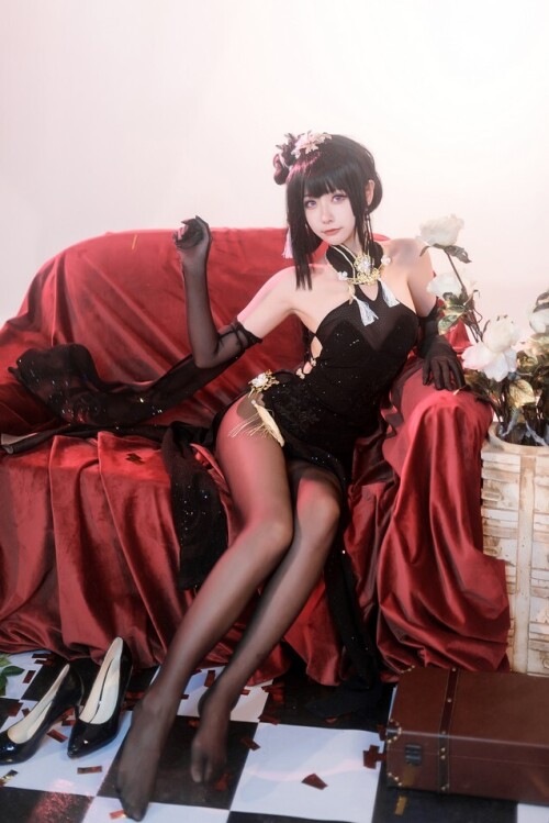 Momoko葵葵 - 碧蓝航线镇海 默认皮肤&奇奢花苑 预览展示图 2