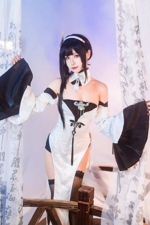 Momoko葵葵 - 碧蓝航线镇海 默认皮肤&奇奢花苑 预览展示图 4