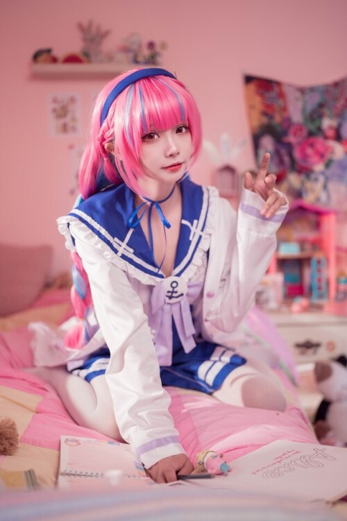 艾西Aiwest - 湊阿库娅 私服 预览展示图 2