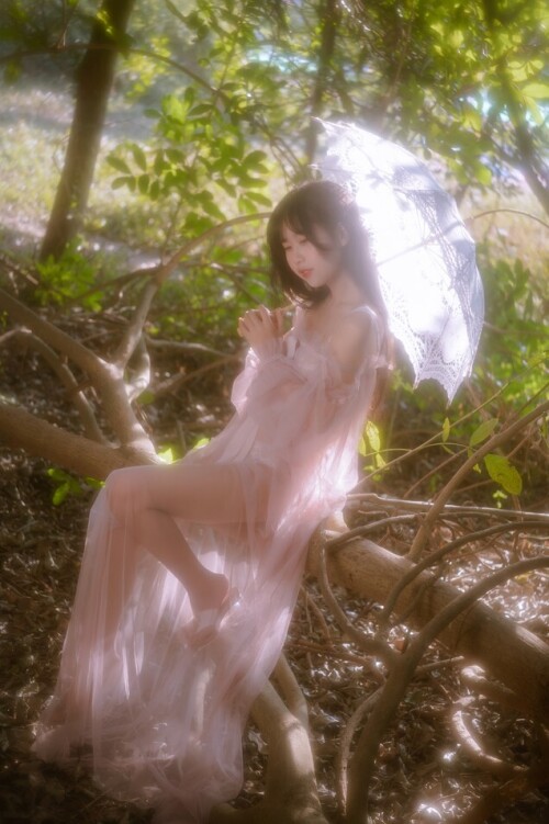 萌芽儿 - 林中少女 预览展示图 1