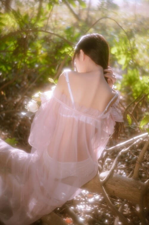 萌芽儿 - 林中少女 预览展示图 2
