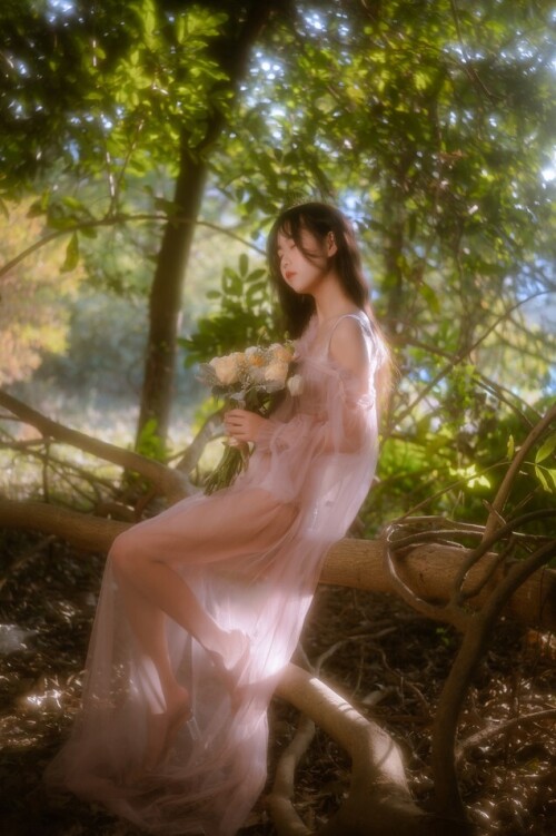 萌芽儿 - 林中少女 预览展示图 3