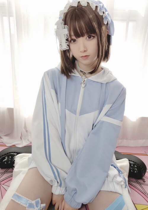 朝霧愛 – 常服&制服自撮り 2 套 预览展示图 3