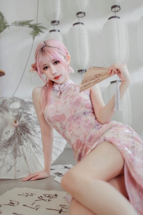 仙女月 - 粉色旗袍 预览展示图 3