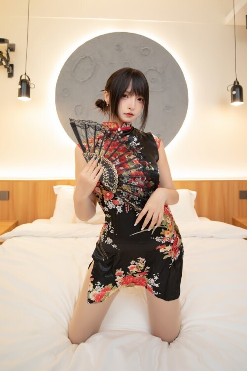 神楽坂真冬 - 古典旗袍 预览展示图 4