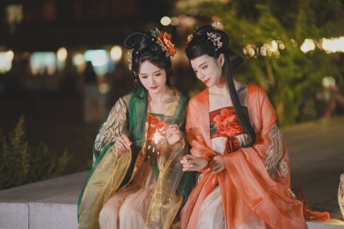 兔子Zzz不吃胡萝卜 – 夜游灯会 [33P-400MB]