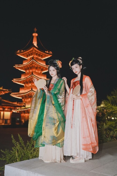 兔子Zzz不吃胡萝卜 - 夜游灯会 预览展示图 4