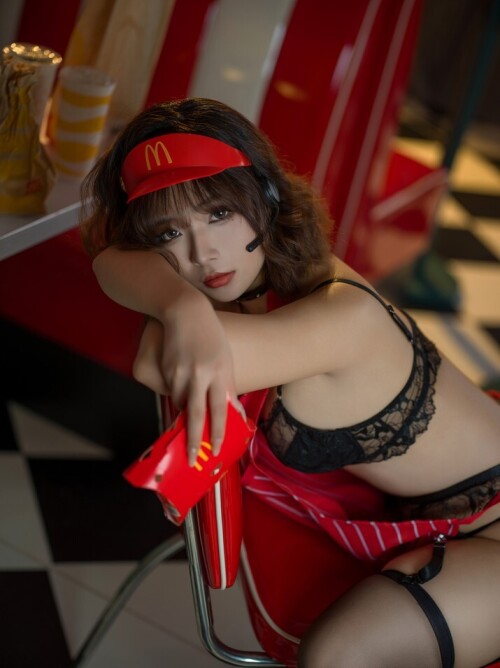 Kokuhui - 麦当劳的女服务员 预览展示图 1