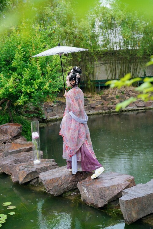 兔子Zzz不吃胡萝卜 - 天青色等烟雨 预览展示图 2