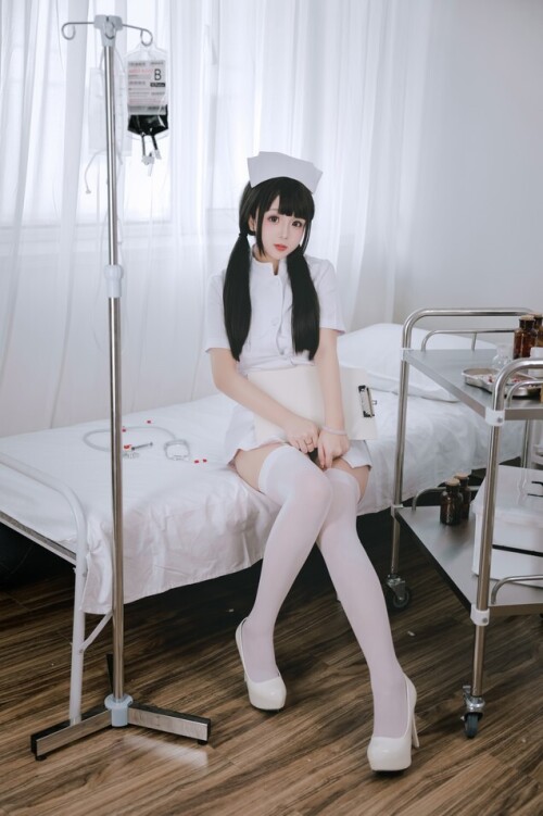 日奈娇 - 诊所护士 预览展示图 3