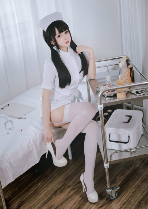 日奈娇 - 诊所护士 预览展示图 6
