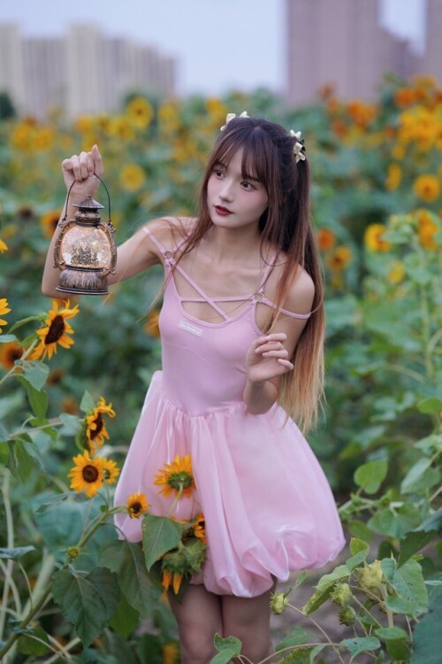 兔子Zzz不吃胡萝卜 - 蓝调向日葵少女 预览展示图 3