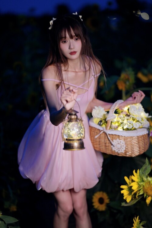 兔子Zzz不吃胡萝卜 - 蓝调向日葵少女 预览展示图 2
