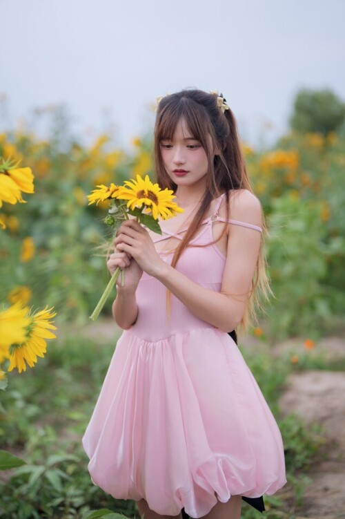 兔子Zzz不吃胡萝卜 - 蓝调向日葵少女 预览展示图 4