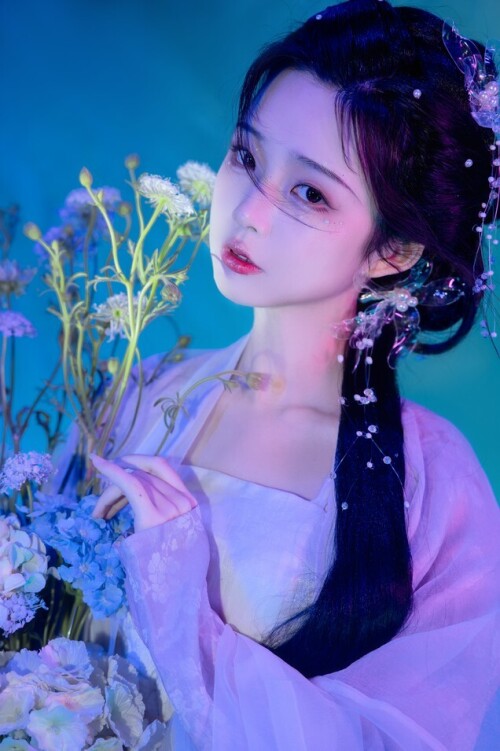 怀里猫ovo - 她是那一抹蓝 预览展示图 4