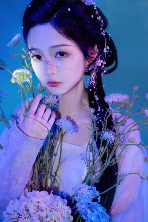 怀里猫ovo - 她是那一抹蓝 预览展示图 6