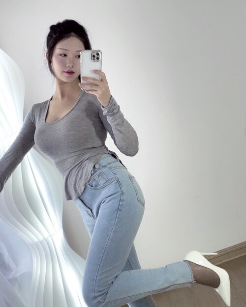 抖娘利世 - 自摄 牛仔裤 预览展示图 3