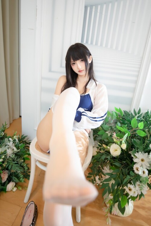神楽坂真冬 - 夏日泳装 预览展示图 2