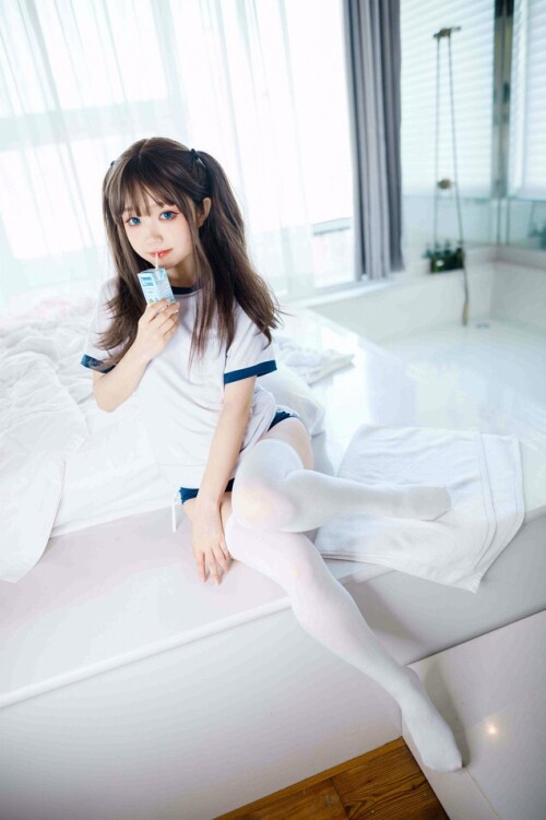 神沢永莉 - 半双马尾体操服大腿袜 预览展示图 4