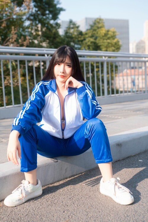 糖果果Candy - 户外校服 预览展示图 2