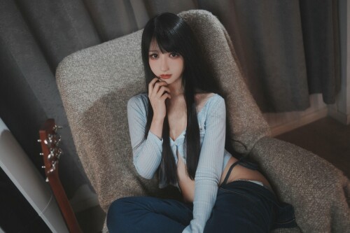 抖个姬灵 – 连衣裙比基尼 [15P-112MB]