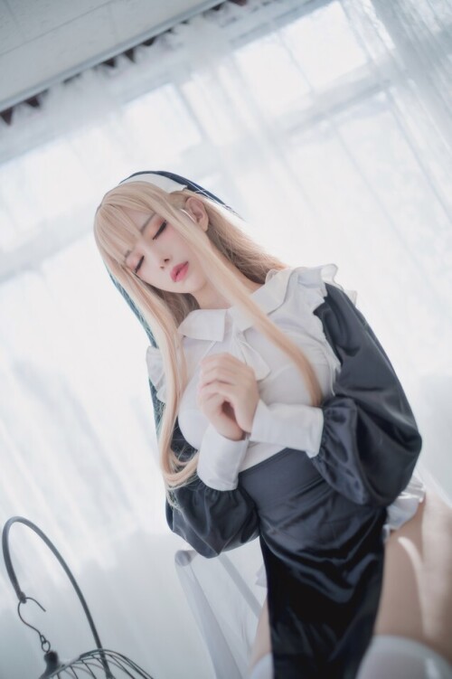 Shika小鹿鹿 - 不好好穿衣服的修女 预览展示图 2