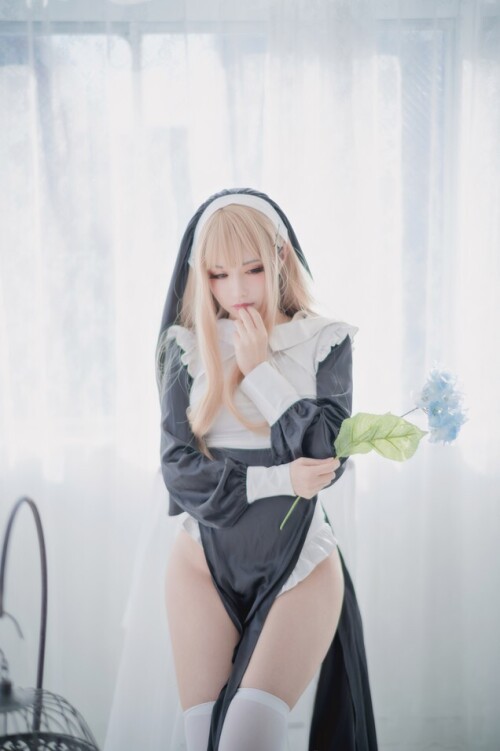 Shika小鹿鹿 - 不好好穿衣服的修女 预览展示图 3