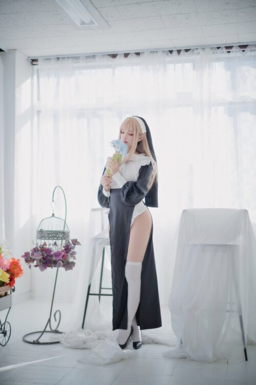 Shika小鹿鹿 - 不好好穿衣服的修女 预览展示图 4