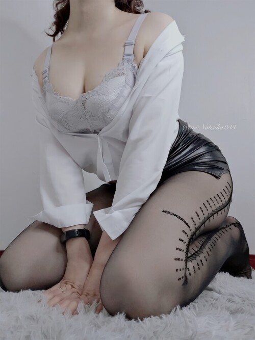 Natsuko夏夏子 - 刻度尺OL 预览展示图 2