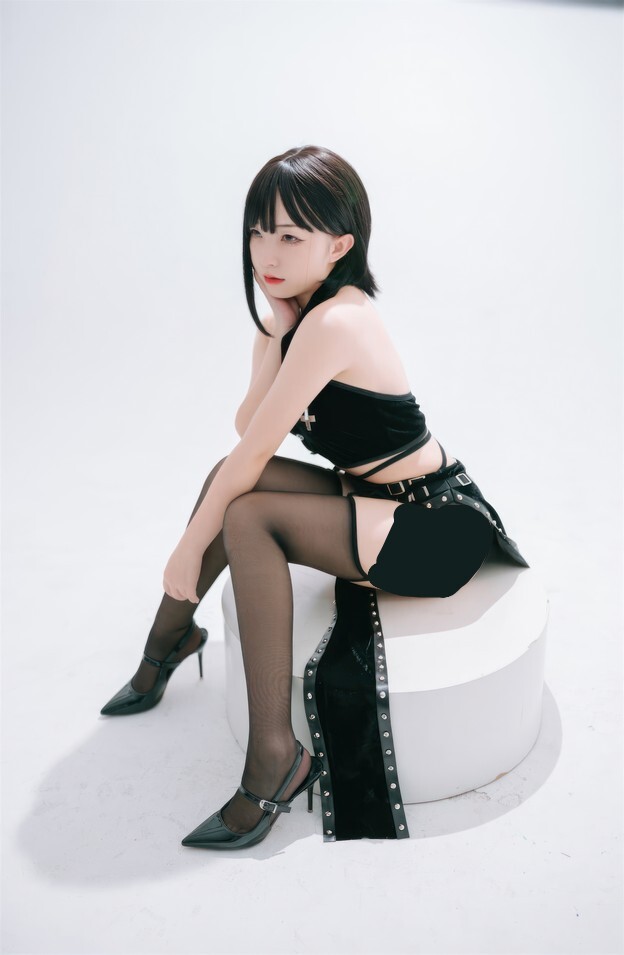 花铃 - 吊带袜修女 [71P-400MB]
