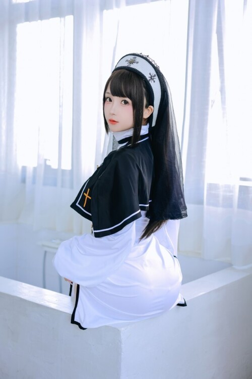 日奈娇 - 圣洁修女 预览展示图 3
