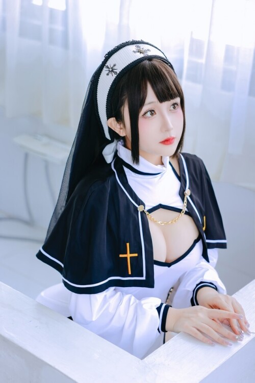 日奈娇 - 圣洁修女 预览展示图 1
