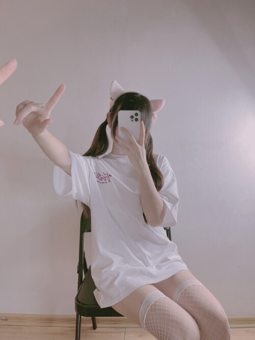 miko酱ww - 自拍系列 mikoの白丝01 预览展示图 5