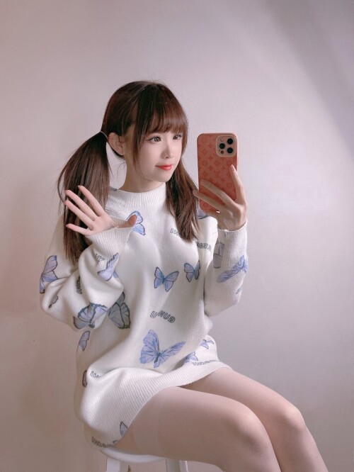 miko酱ww - 自拍系列 mikoの白丝01 预览展示图 2