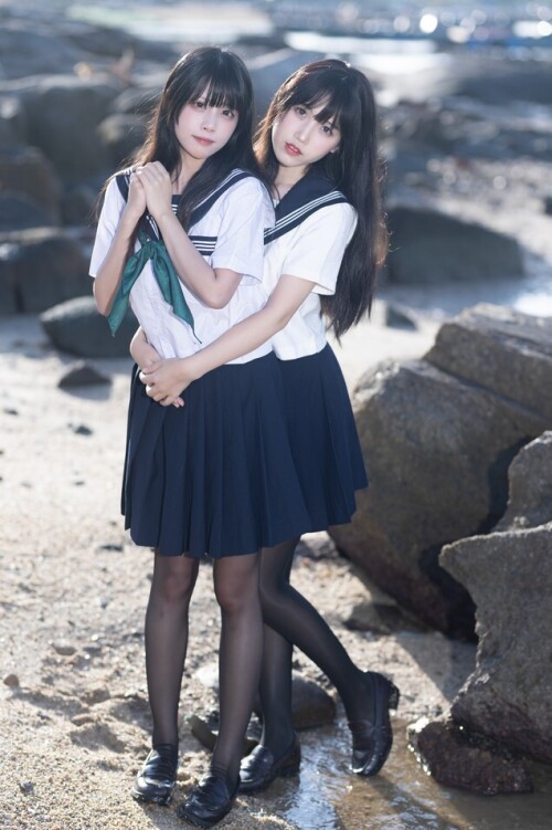 不呆猫&三無人型 - 水手服百合黑丝 预览展示图 4