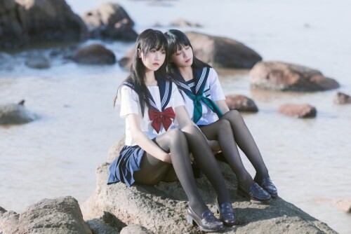 不呆猫&三無人型 - 水手服百合黑丝 预览展示图 1