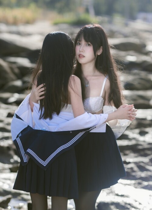 不呆猫&三無人型 - 水手服百合黑丝 预览展示图 6