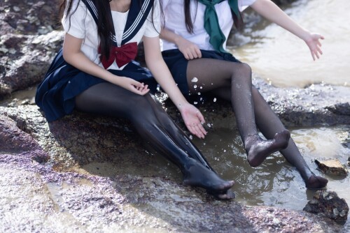 不呆猫&三無人型 - 水手服百合黑丝 预览展示图 3