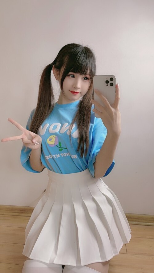 miko酱ww - 自拍系列mikoの白丝02 预览展示图 5