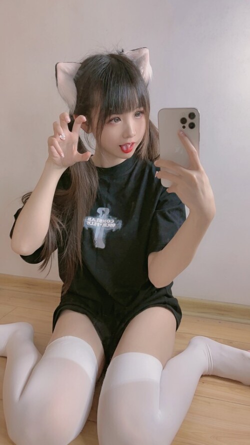 miko酱ww - 自拍系列mikoの白丝03 预览展示图 6
