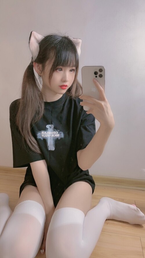 miko酱ww - 自拍系列mikoの白丝03 预览展示图 5